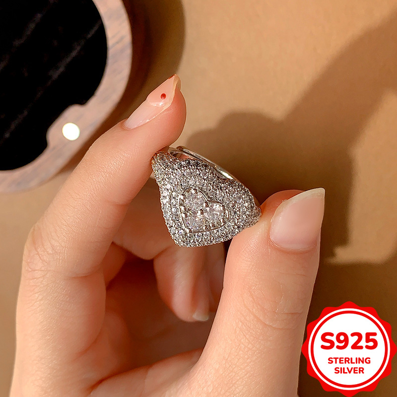 Statement Cocktail Ring - Cincin Pertunangan dan Lamaran Wanita Berbentuk