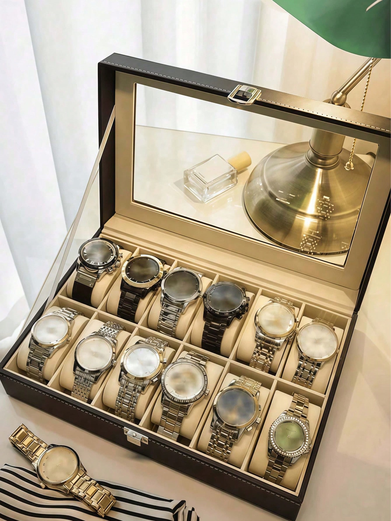 Kotak Jam Tangan Kulit dengan  - Jewelry And Watches Box ulasan dan harga